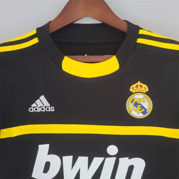 Real Madrid 2011/12 Goalkeeper Retro Jersey